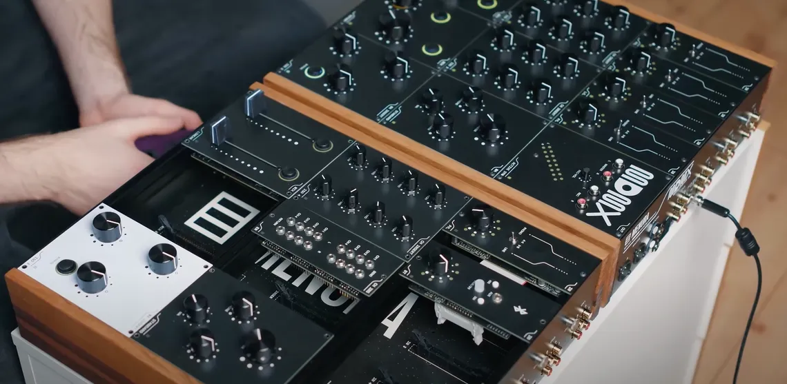 Behind the Menura mixer: a modular mixer for everyone