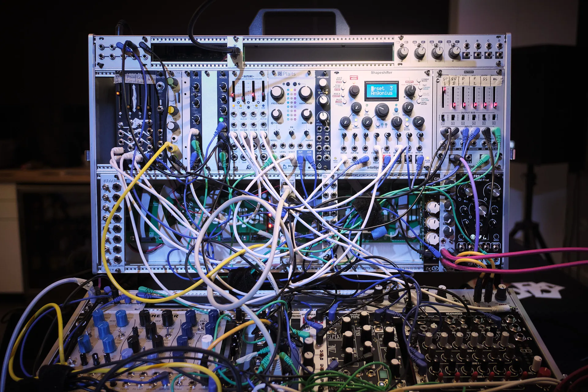 How to make techno music on a modular synth